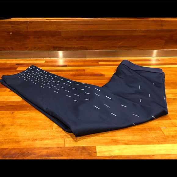 Nike Pants - Nike Pro crop leggings